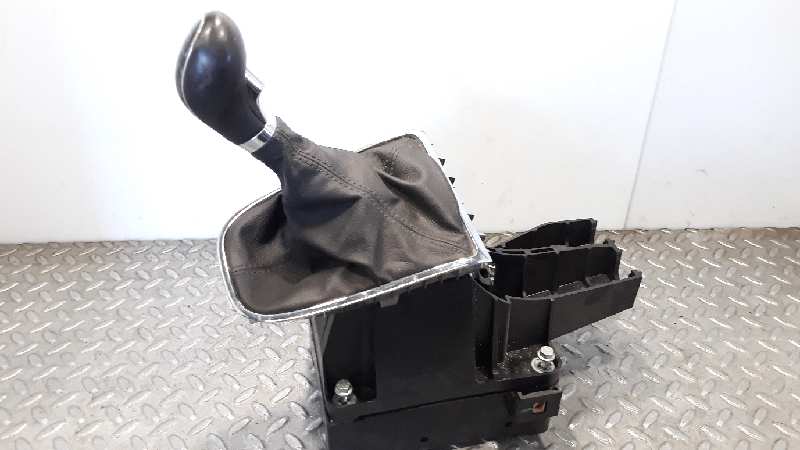 Palanca de cambio A17DTR 55563829 de Opel Astra j sedán 2012-2015 110 CV con 1 km - pieza usada