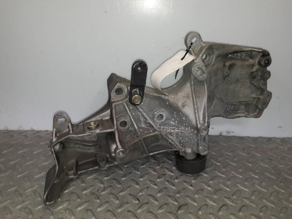 Soporte alternador K7M A7 7700274249 de Renault Megane i berlina hatchback (ba0) 1995-1999 90 CV con 92342 km - pieza usada