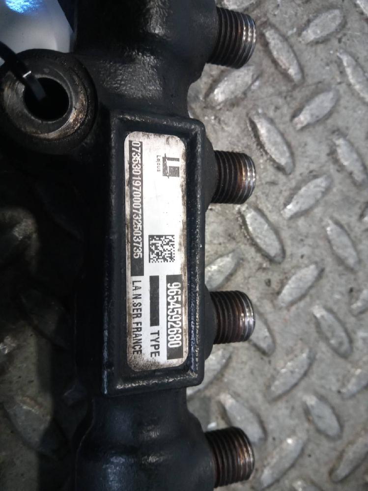 Rampa inyectora K9K B8 (55KW) 9654592680 de Dacia Sandero 2008-2013 75 CV con 1 km - pieza usada