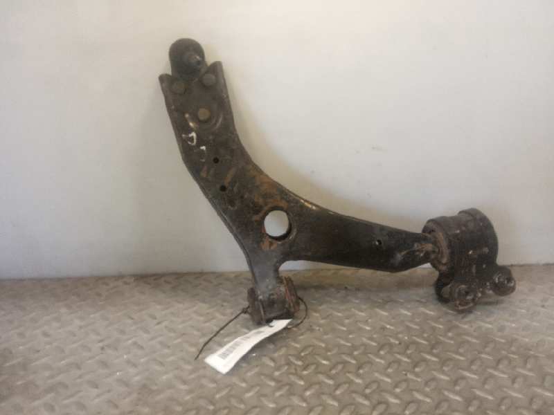VOLVO S40 2 generation (2004-2012) Front Right Arm 31277462 23303386