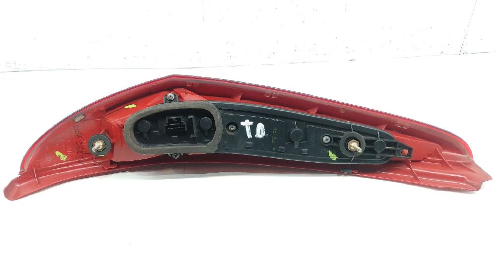 Feu arrière droit 176 A8.000 46794077 de Fiat Punto (176_) 1994-1999 73 CV - pieza usada