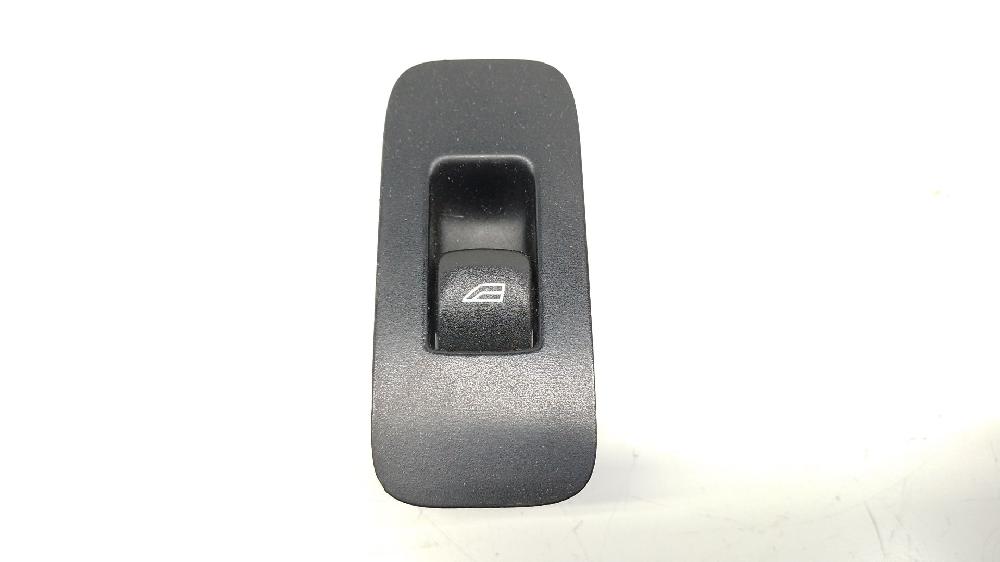 Mando elevalunas delantero derecho D 4204 T13,D 4204 T8 31394840 de Volvo V40 cross country (526) 2012-2015 120 CV con 194182 km