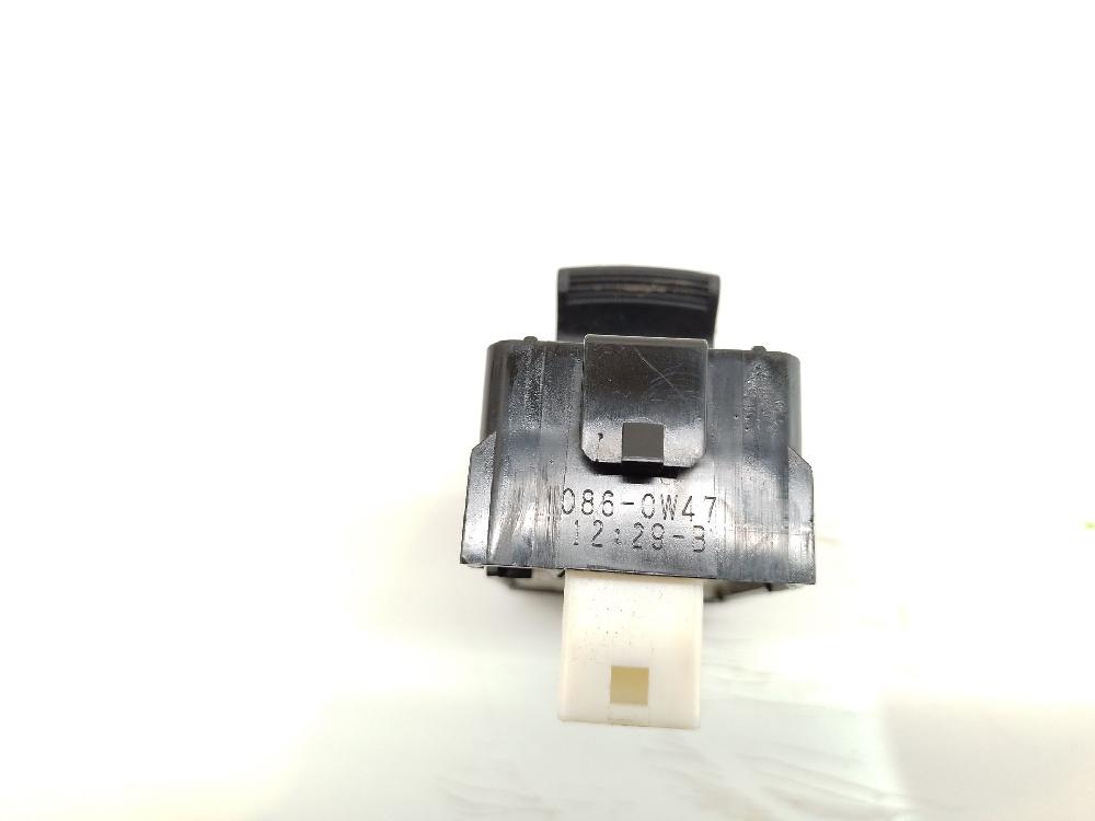 Mando elevalunas delantero derecho 2ZR 8481002140 de Toyota Auris station wagon (_e18_) 2013-2018 136 CV con 29531 km - pieza usada