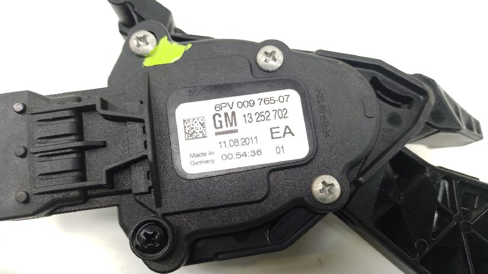 Potenciómetro pedal A17DTR 13252702 de Opel Astra j (p10) 2009-2015 125 CV - pieza usada