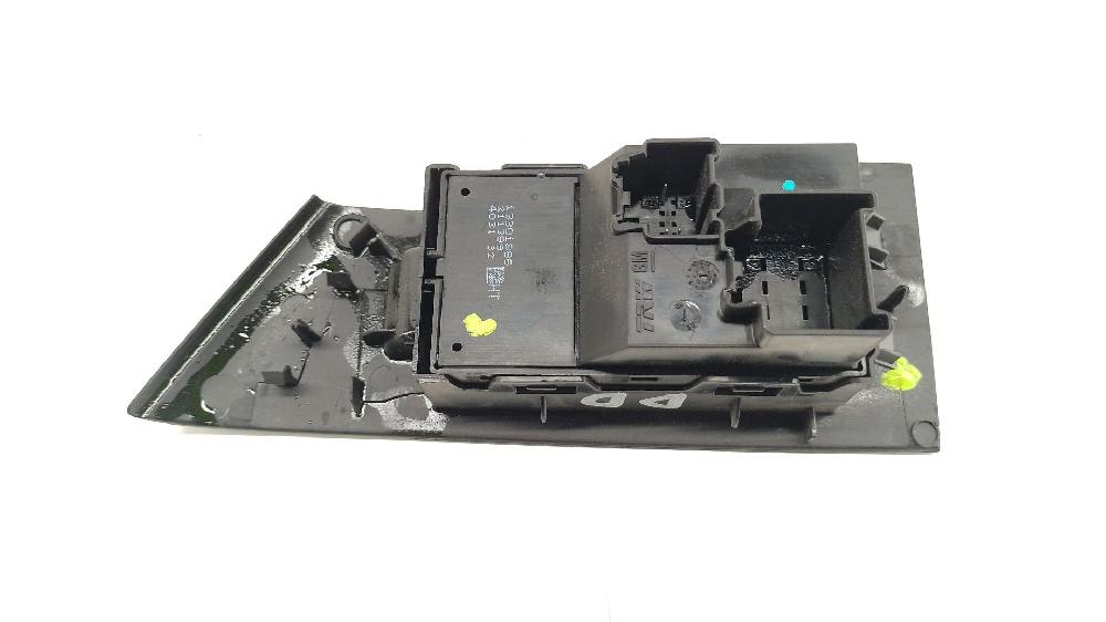 Mando elevalunas delantero derecho A 16 XER,B 16 XER 13301886 de Opel Astra j (p10) 2009-2015 115 CV con 194671 km - pieza usada