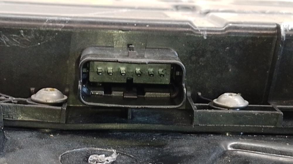 Deposito aditivo fap/adblue YH01 9827948380 de Citroen C4 cactus 2014-0 102 CV con 156374 km - pieza usada