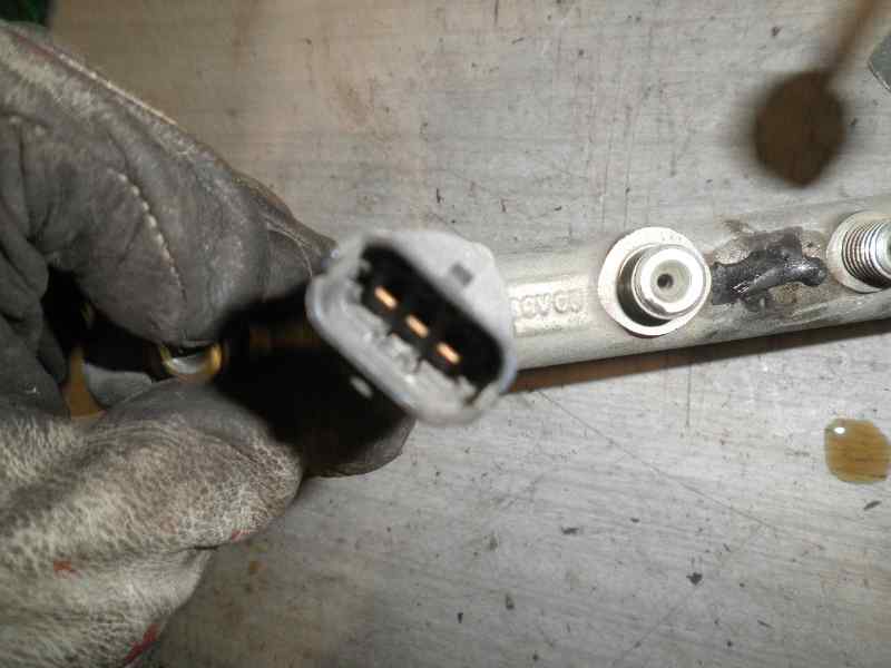 Rampa inyectora F9Q K7 0445214015 de Renault Megane i fase 2 gandtour (ka..) 1999-2003 64 CV con 1 km - pieza usada