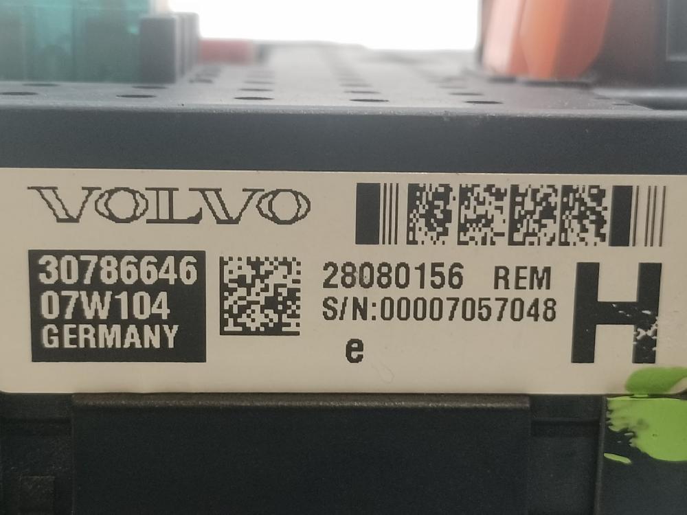 Scatola relè / fusibili D5244T4 28080156 de Volvo Xc90 i (275) 2002-2006 185 CV - pieza usada