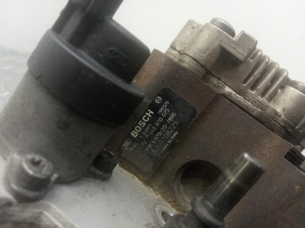 Bomba de inyección F9Q B8 0445010075 de Renault Megane ii sedán (lm0/1_) 2003-2009 120 CV con 1 km - pieza usada
