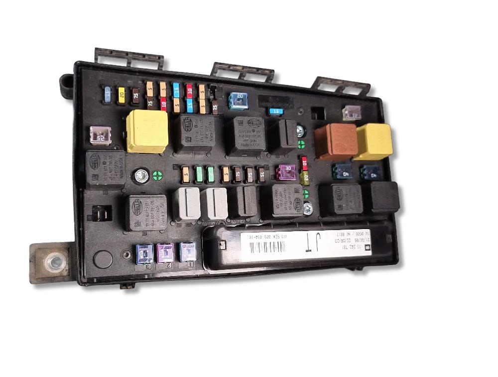 Caja de relés / fusibles Z 19 DTH 13242781 de Opel Zafira / zafira family b (a05) 2008-2012 150 CV - pieza usada
