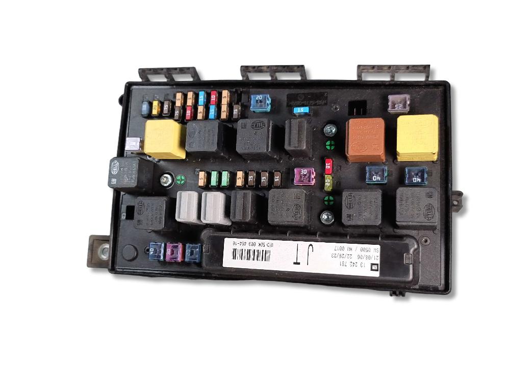 Caja de relés / fusibles Z 19 DTH 13242781 de Opel Zafira / zafira family b (a05) 2008-2012 150 CV