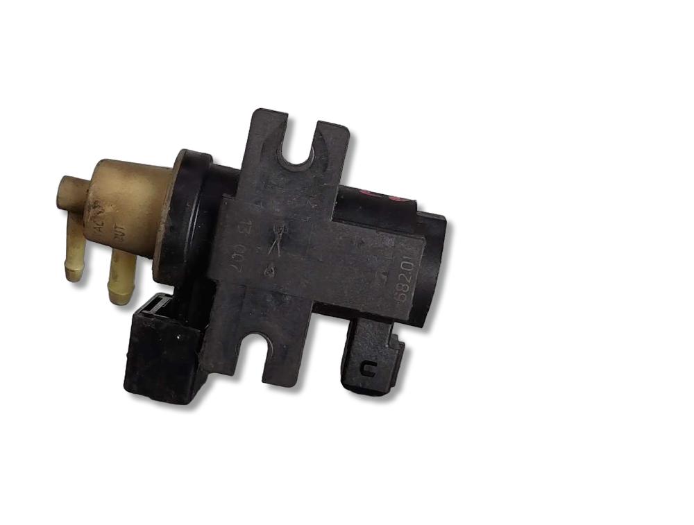 Válvula de aire adicional A17DTS 55566898 de Opel Astra j sedán 2012-2015 131 CV - pieza usada