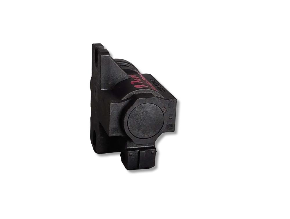 Válvula de aire adicional A17DTS 55566898 de Opel Astra j sedán 2012-2015 131 CV - pieza usada