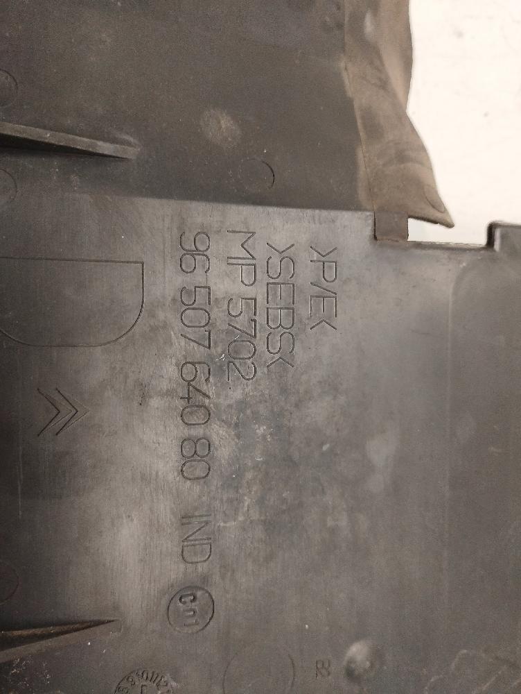 Moldura 9HX 9650764080 de Citroen C4 i (lc_) 2004-2011 90 CV - pieza usada