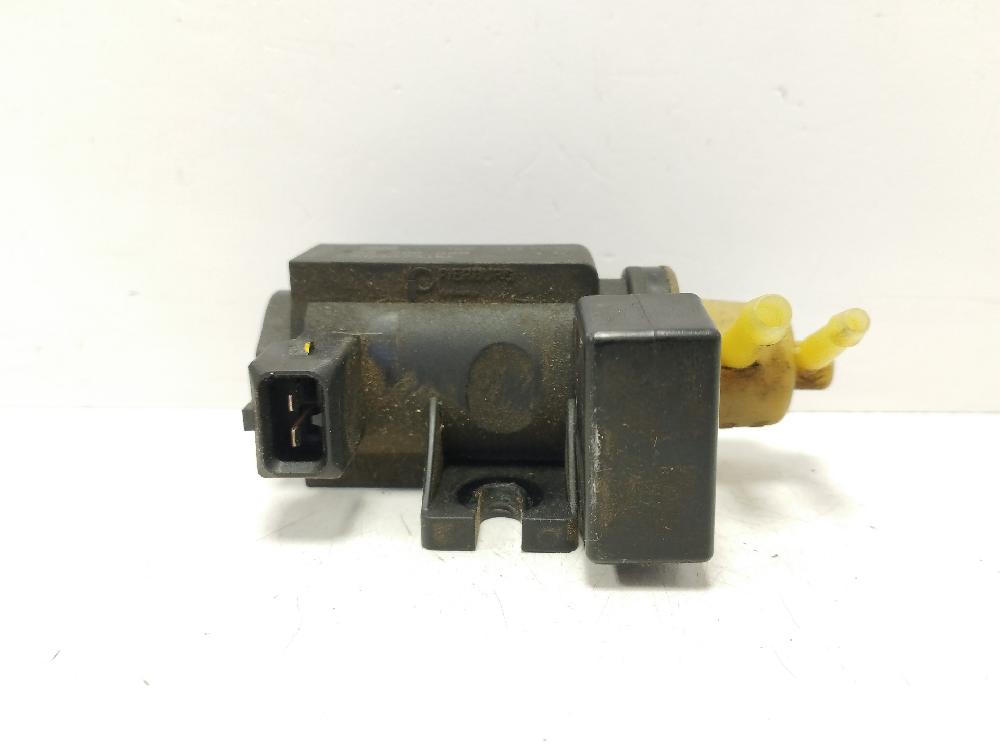 Válvula de aire adicional A17DTS 55566898 de Opel Astra j sedán 2012-2015 131 CV - pieza usada