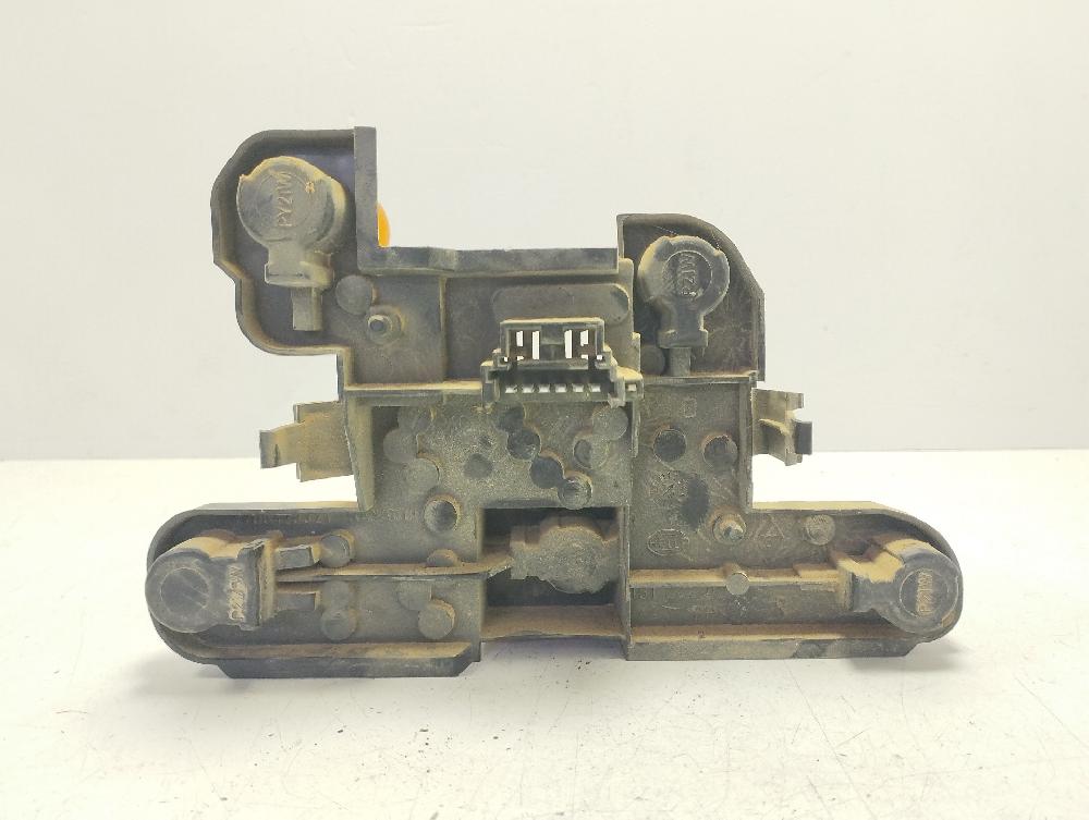 Portalámparas F8QN6 7700428321 de Renault Megane i fase 2 berlina (ba0) 1999-2002 64 CV - pieza usada