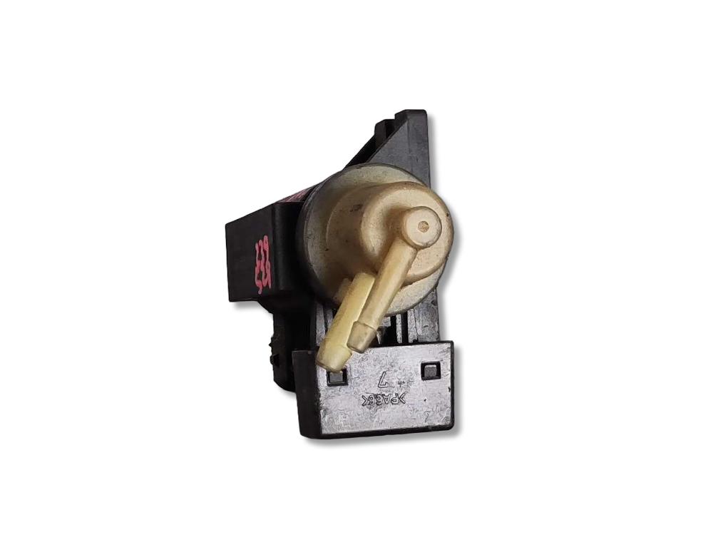Válvula de aire adicional A17DTS 55566898 de Opel Astra j sedán 2012-2015 131 CV - pieza usada