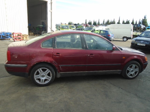 VOLKSWAGEN Passat B5 (1996-2005) Передняя правая дверь 3B4831052BE 18495129