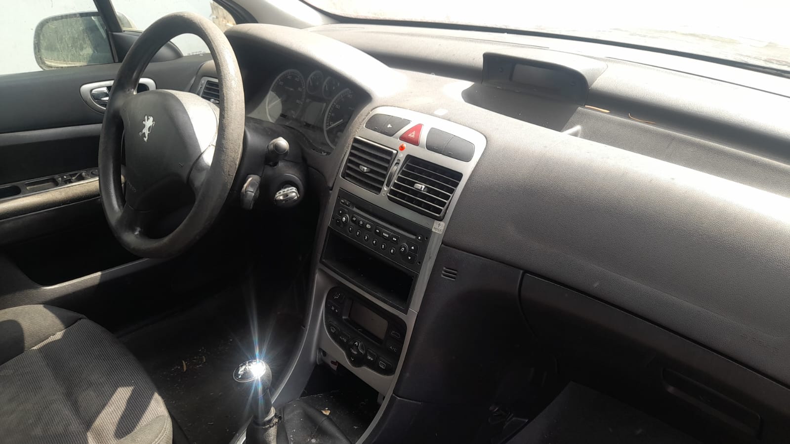 PEUGEOT Aripa stânga față 7840K8 25268024