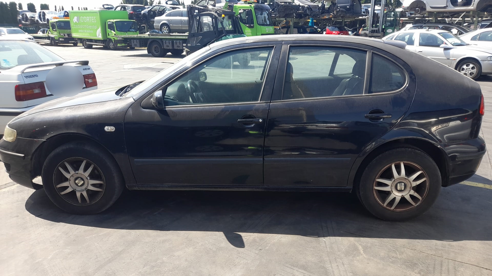 SEAT Leon 1 generation (1999-2005) Priekšējo kreiso durvju ārējais rokturis 5N0837205F 24032829