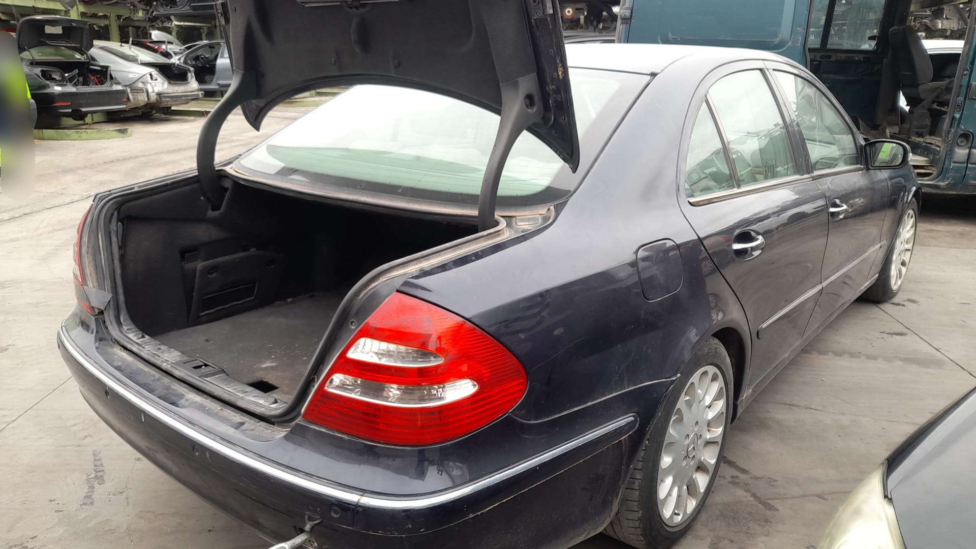 MERCEDES-BENZ E-Class W211/S211 (2002-2009) Galinės kairės durys A2117300105 18540595