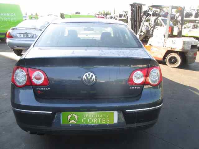 VOLKSWAGEN Passat B6 (2005-2010) Moteur de commande de vitre de porte arrière droite 1K0959704P 25097317