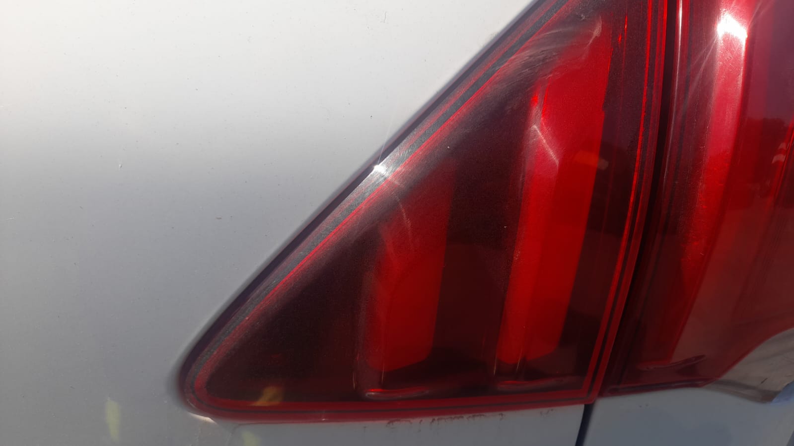 PEUGEOT 3008 1 generation (2010-2016) Rear Right Taillight Lamp 9805511280 27196685