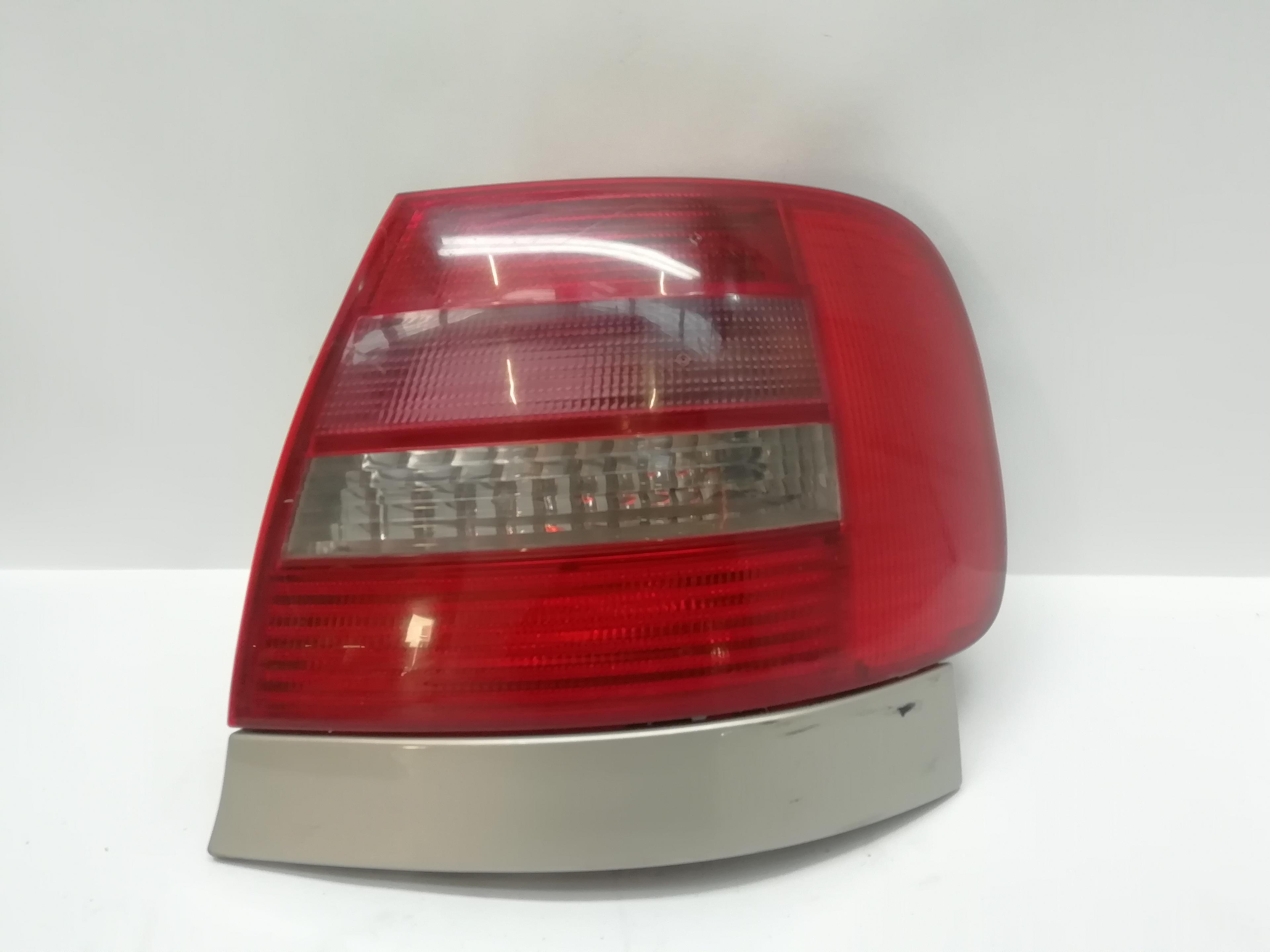 AUDI A4 B5/8D (1994-2001) Rear Right Taillight Lamp 289902 23075259