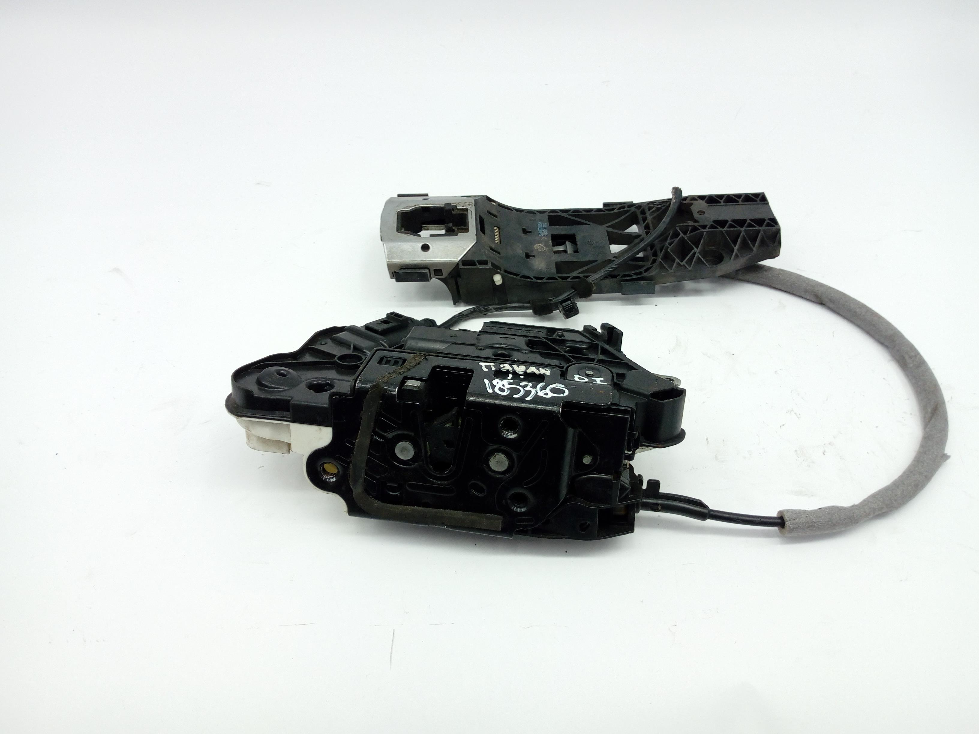 VOLKSWAGEN Tiguan 1 generation (2007-2017) Front Left Door Lock 5N1837015E 25187797