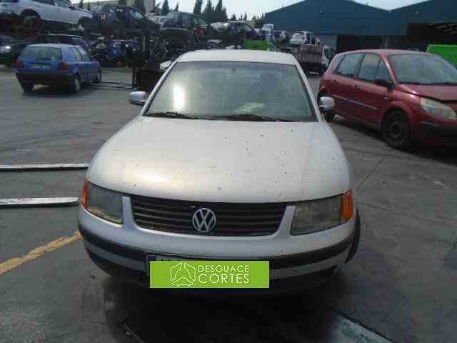 VOLKSWAGEN Passat B5 (1996-2005) Повторитель переднего правого крыла 3B0953042 18473635