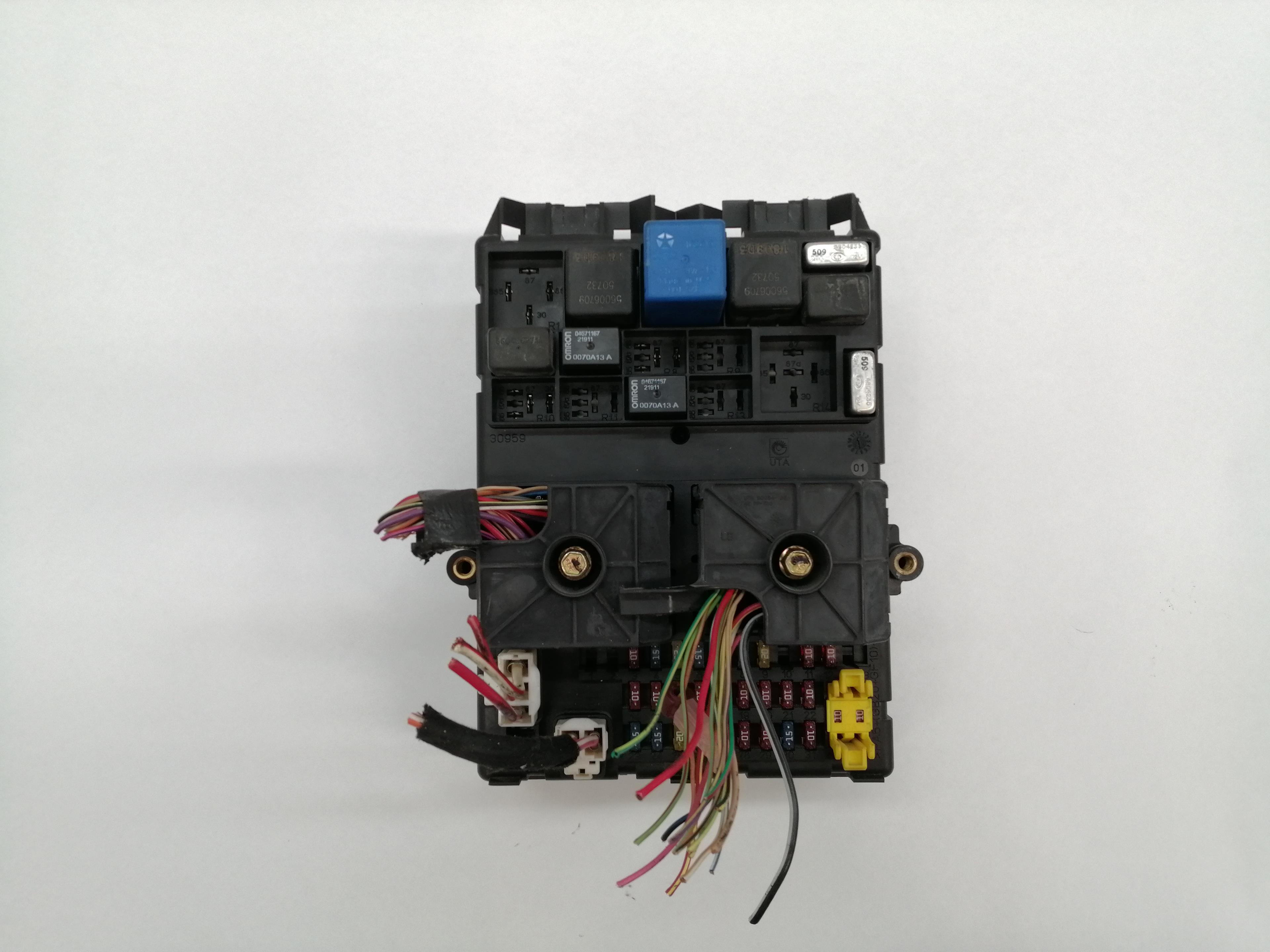 MERCEDES-BENZ E-Class W210/S210 (1995-2002) Fuse Box 25710405