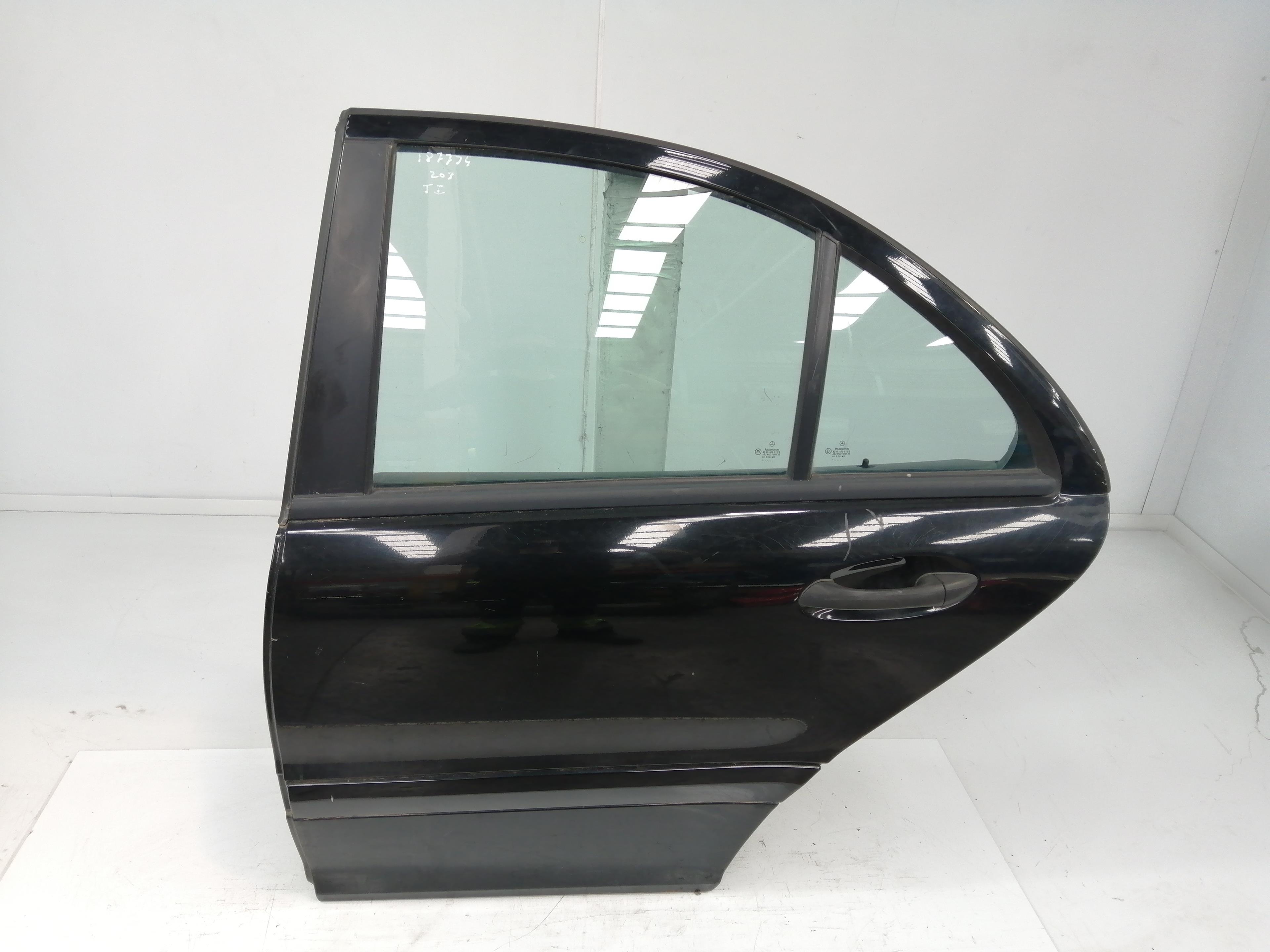 MITSUBISHI C-Class W203/S203/CL203 (2000-2008) Rear Left Door A2037300705 24673670