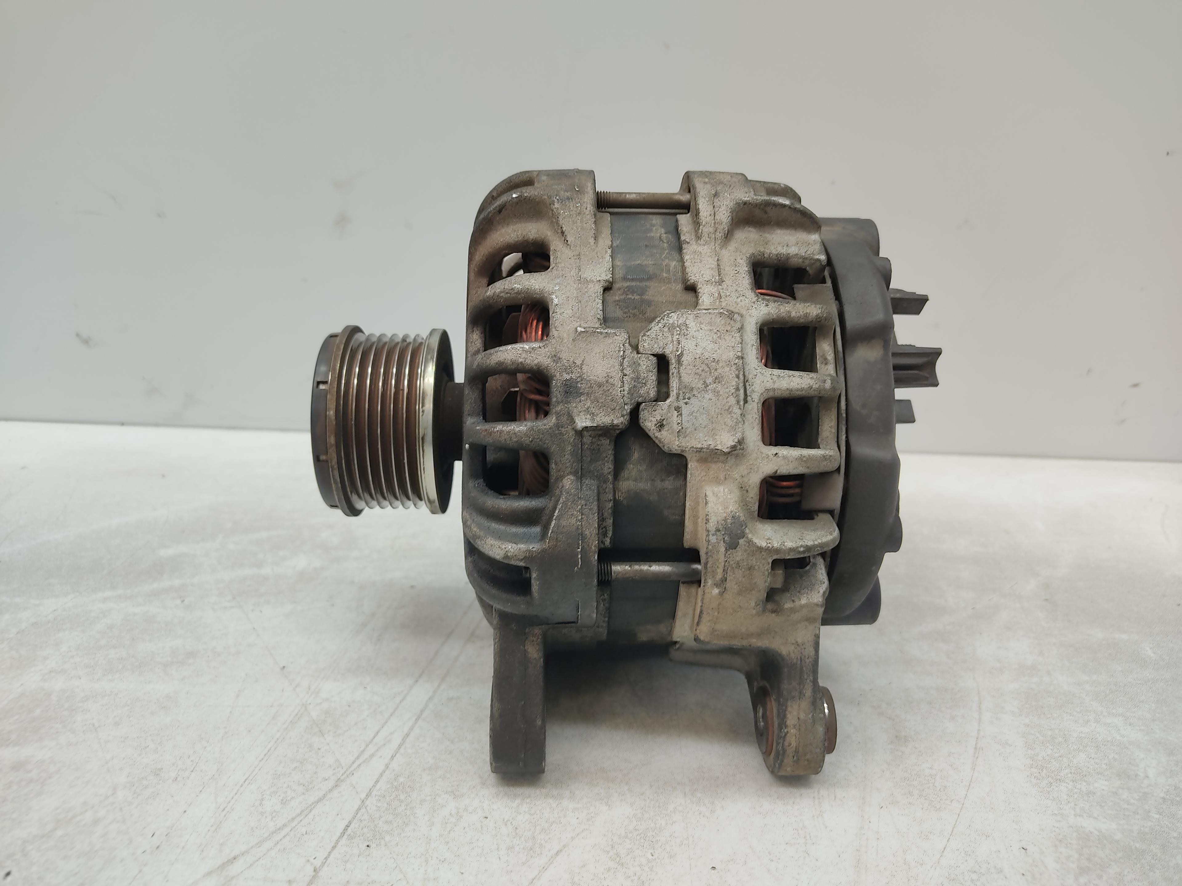 DACIA Sandero 2 generation (2013-2020) Alternator 231002949R 24907720