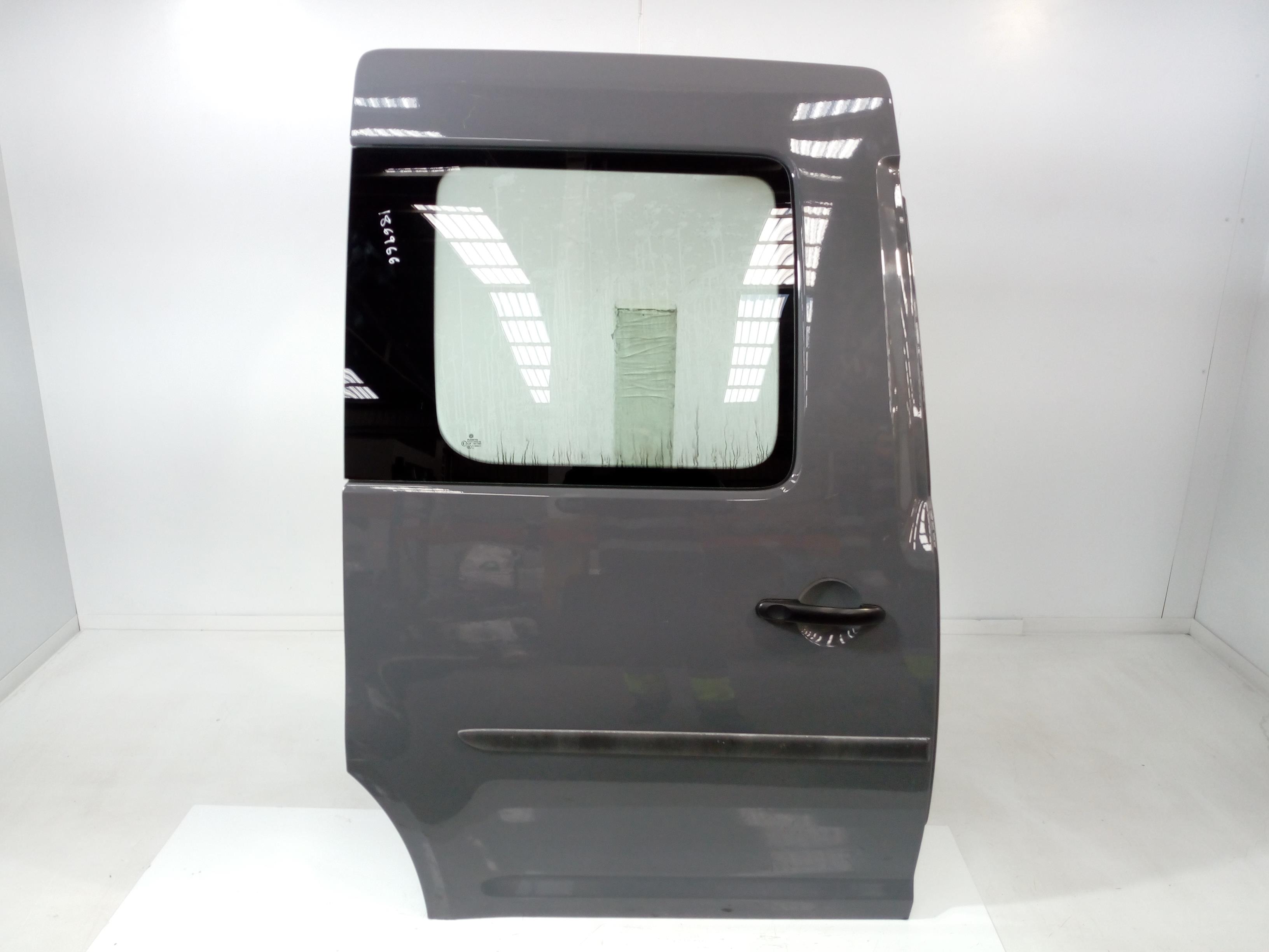 VOLKSWAGEN Caddy 4 generation (2015-2020) Dešinės pusės šoninės durys 2K5843108C 24549063