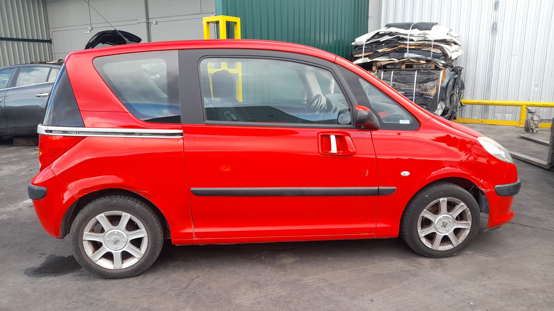 PEUGEOT 1007 1 generation (2005-2009) Left Side Sliding Door 9002V9 18592392