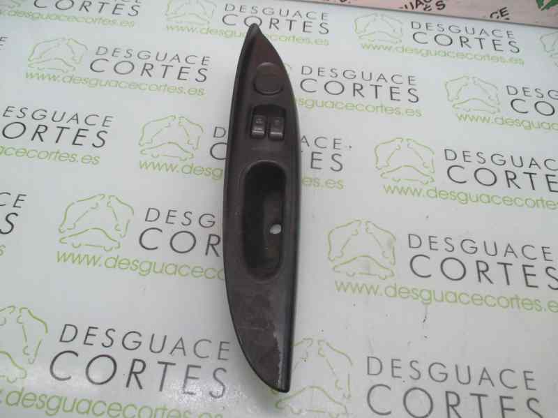 HYUNDAI H-1 Starex (1997-2007) Front Left Door Window Switch 935704A100 18370286