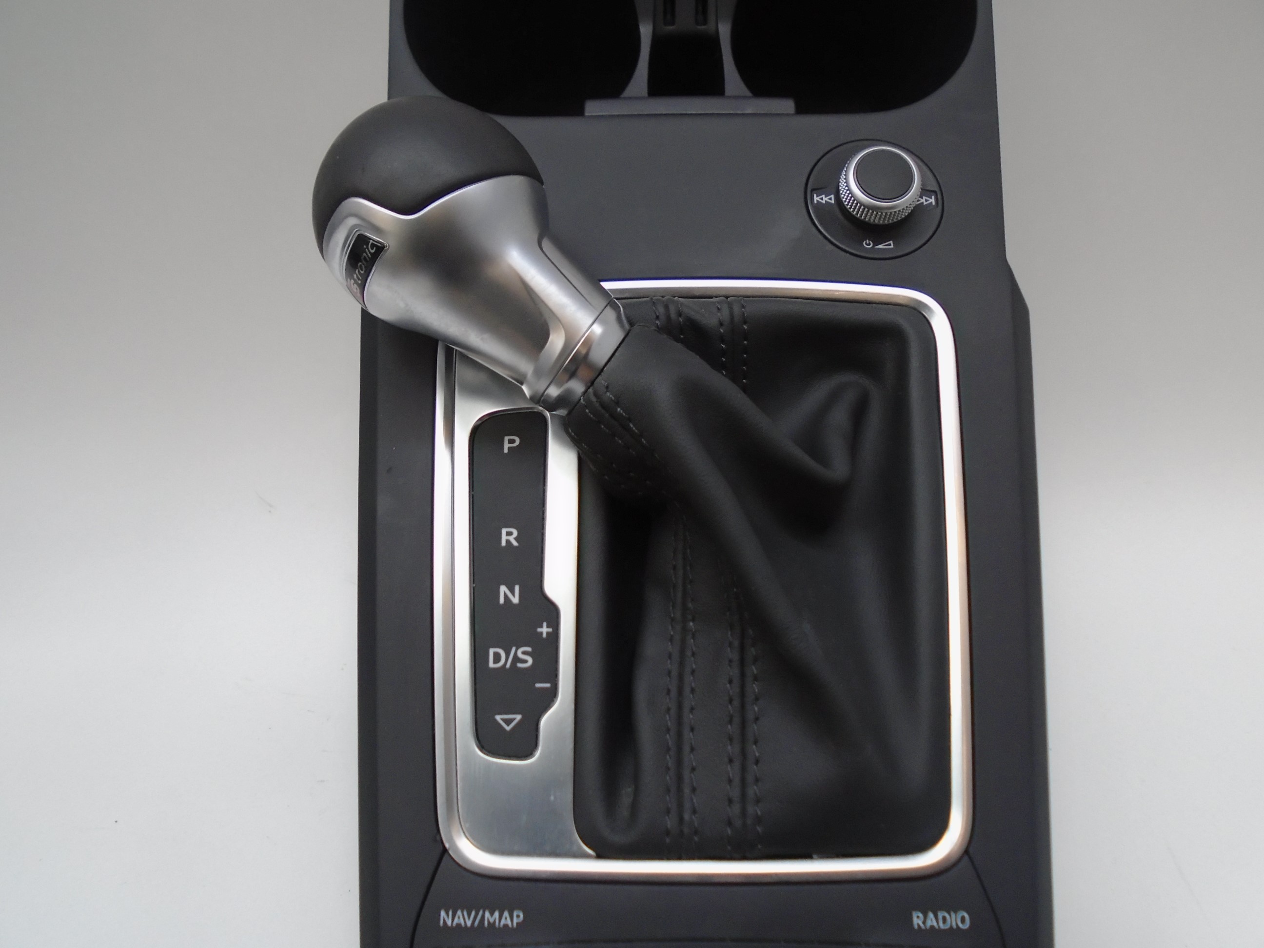 AUDI Q2 1 generation (2016-2024) Копче за превключване на скоростите 81B713139 25114374