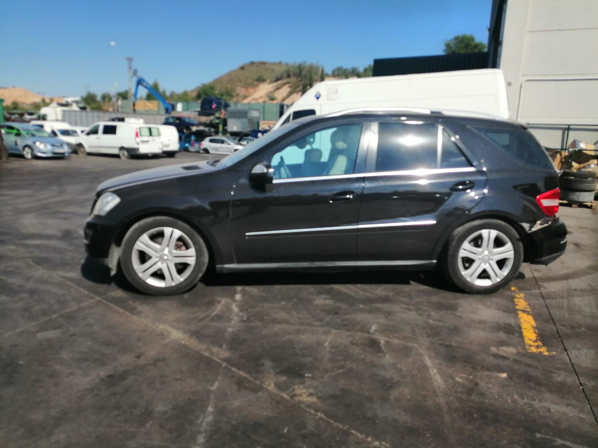 MERCEDES-BENZ M-Class W164 (2005-2011) Galinių dešinių durų stiklo pakelėjas A1647303279 18640881