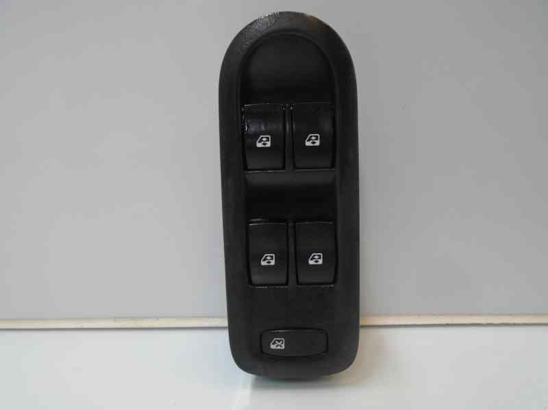 HYUNDAI Scenic 2 generation (2003-2010) Front Left Door Window Switch 8200315042 18453902