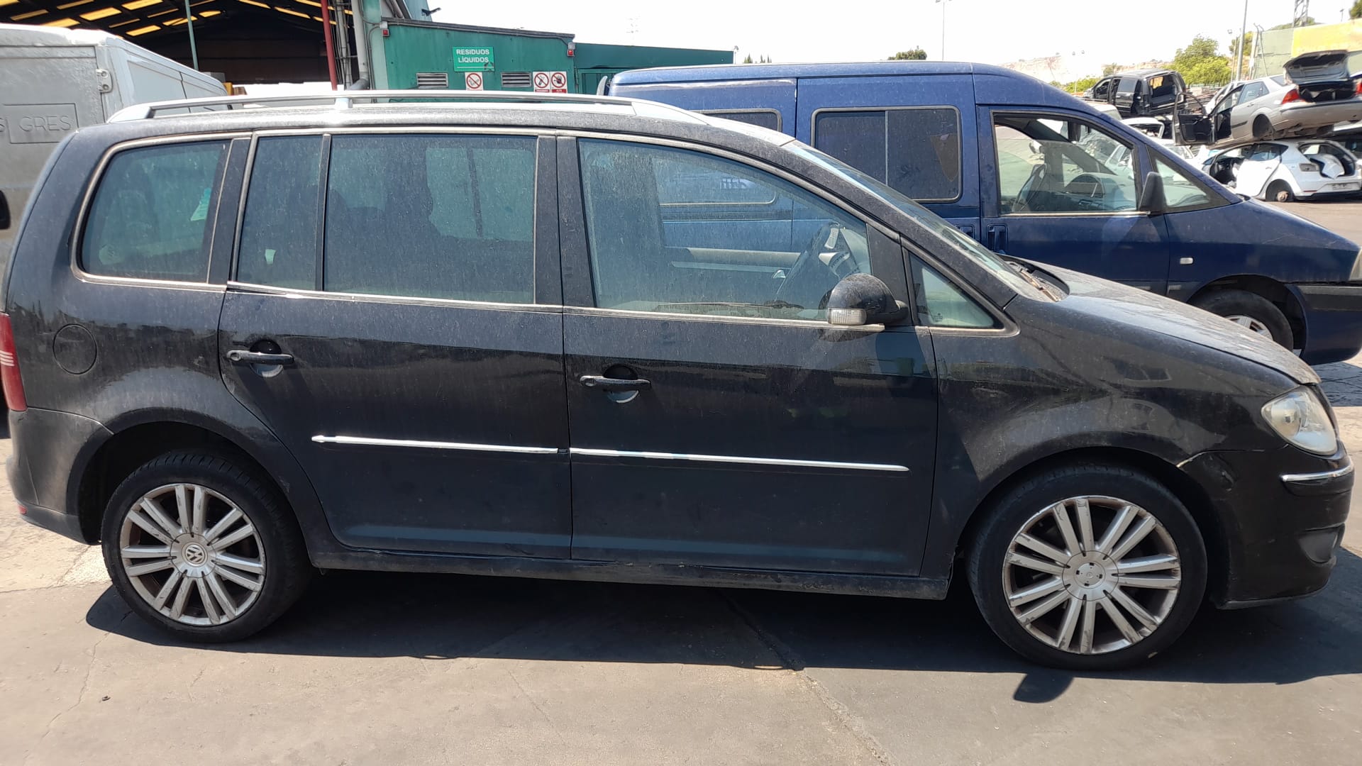 VOLKSWAGEN Touran 1 generation (2003-2015) Моторчик стеклоподъемника задней левой двери 5K0959703A 18564669