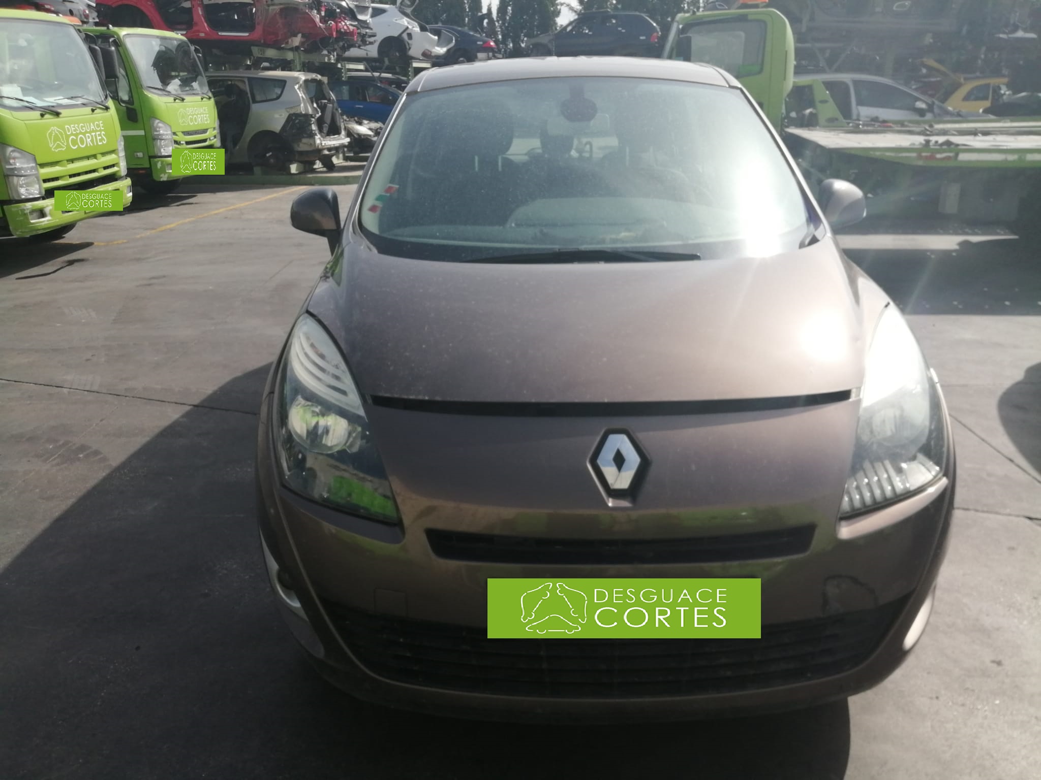 RENAULT Scenic 3 generation (2009-2015) задний правый суппорт 440013546R 18527360