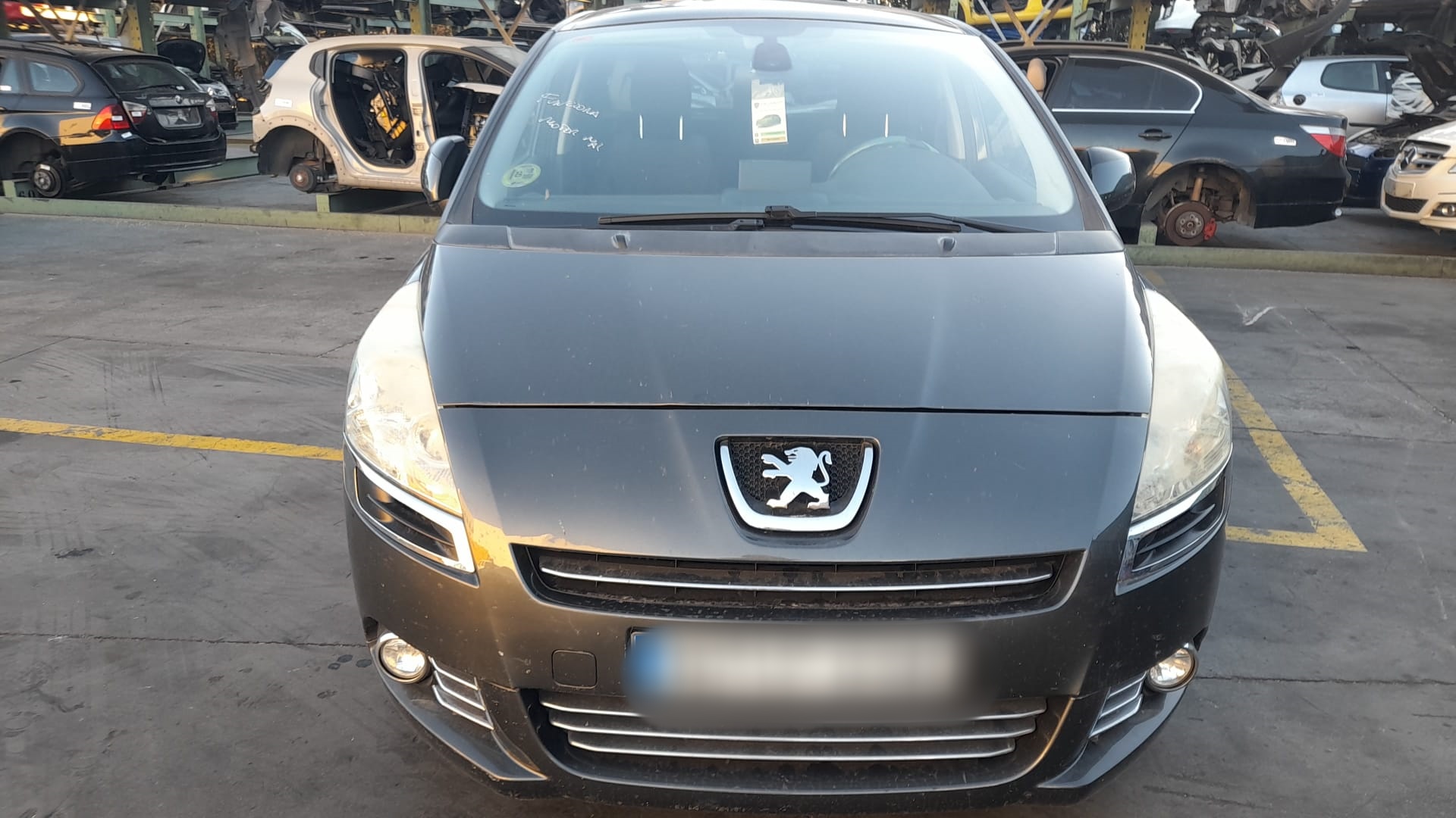 PEUGEOT 5008 1 generation (2009-2016) Front Left Door 9002AR 24022068