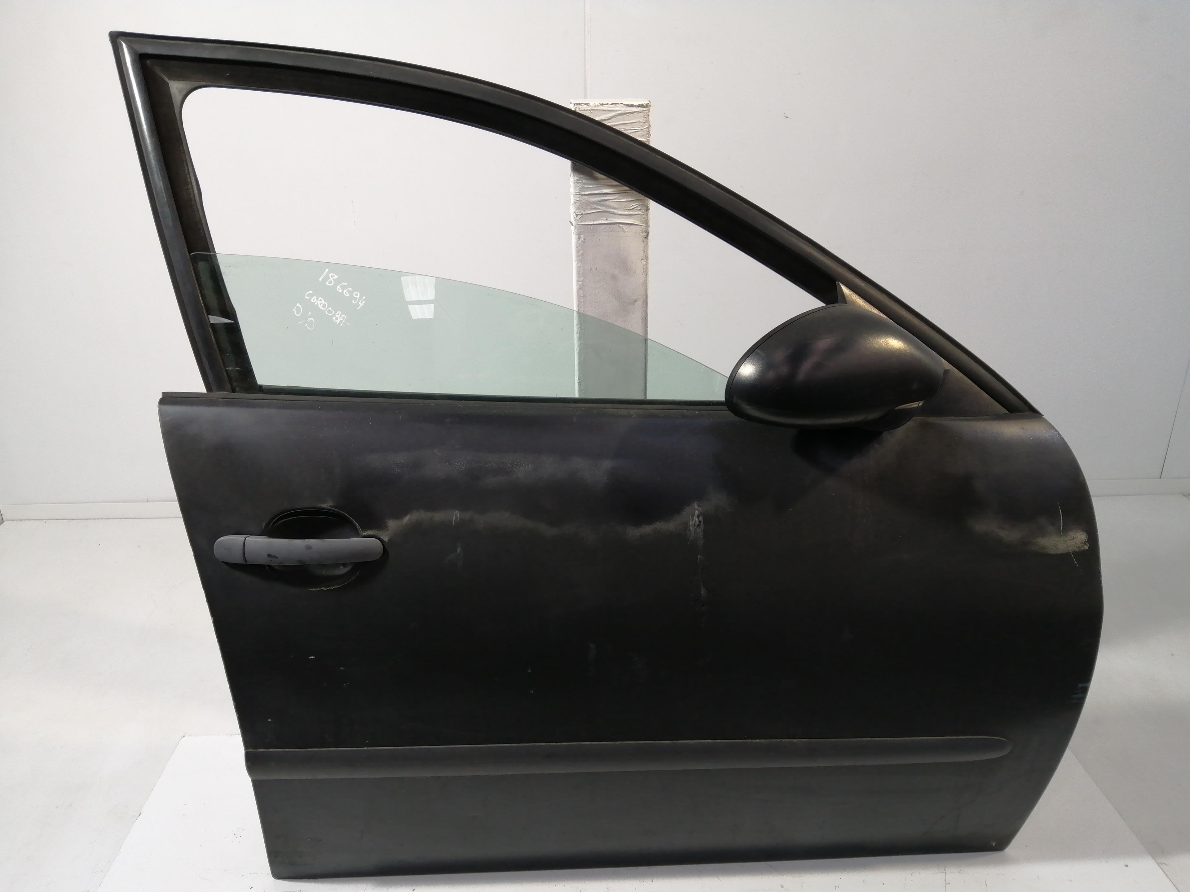 SEAT Cordoba 2 generation (1999-2009) Front Right Door 6L4831056S 25109639