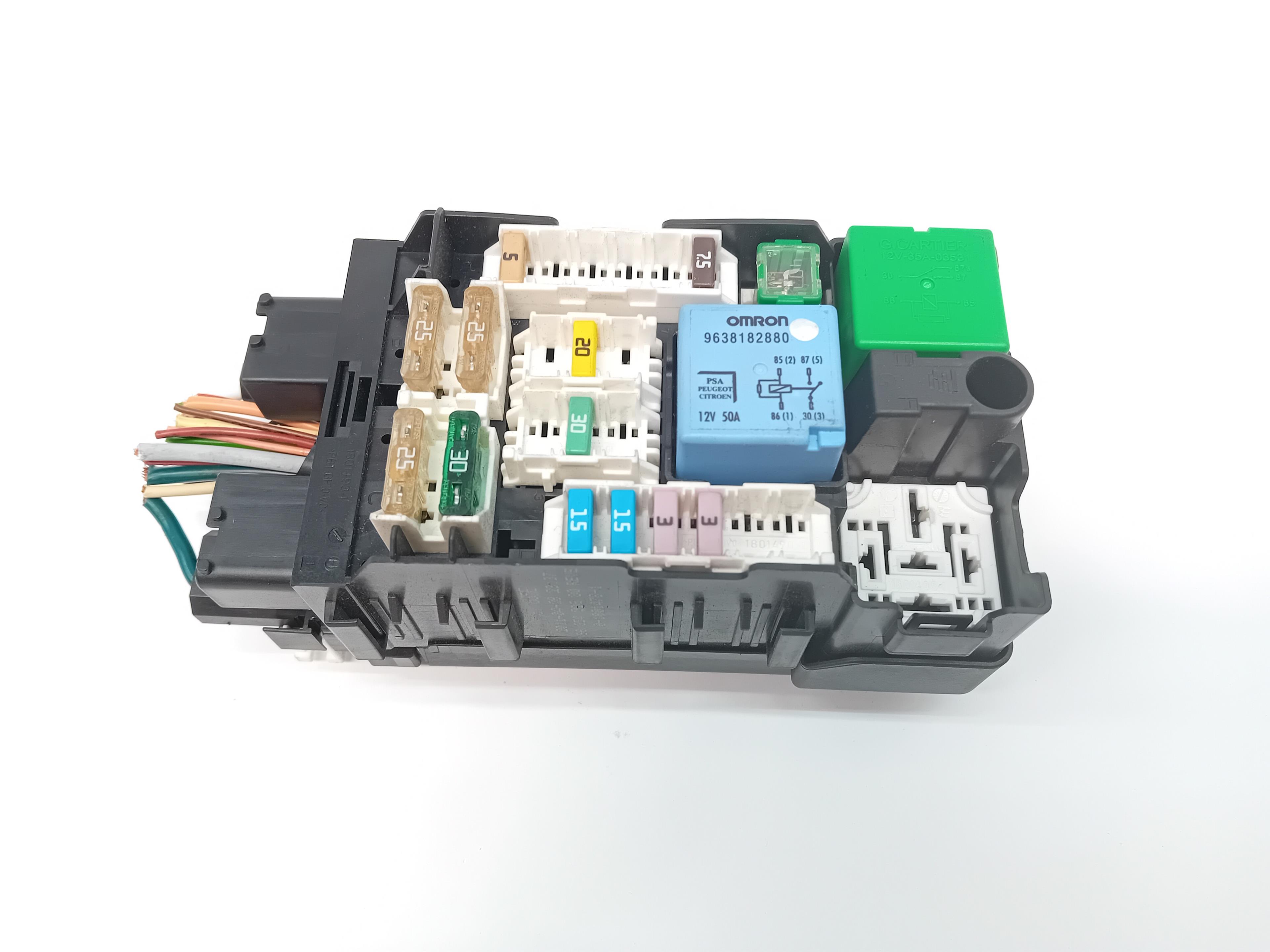 PEUGEOT 508 1 generation (2010-2020) Boîte à fusibles 25755121