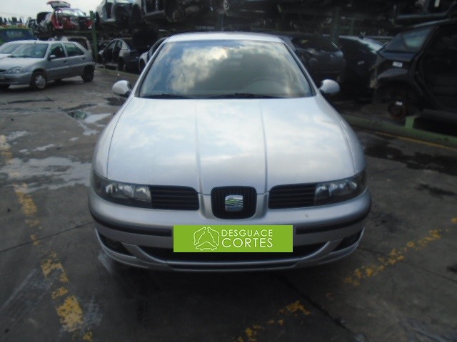 SEAT Toledo 2 generation (1999-2006) Priekšējais labais miglas lukturis 1M0941702B 18499535