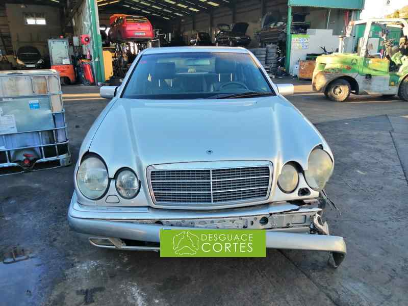 MERCEDES-BENZ E-Class W210 (1995-2002) Elülső ablaktörlő szerkezet A2108201542 18487600