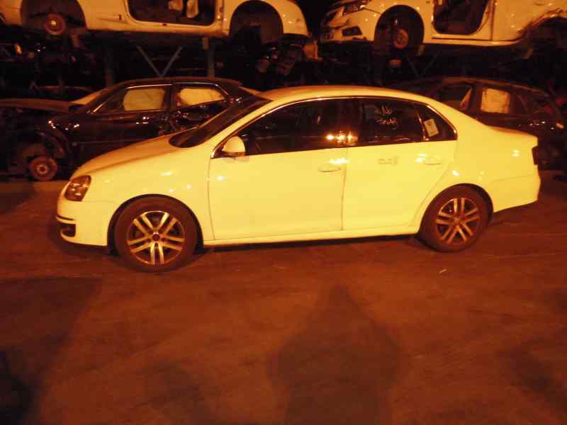 VOLKSWAGEN Jetta 5 generation (2005-2011) Aizmugurējo kreiso durvju logu pacēlājs 1K5839401B 18368520