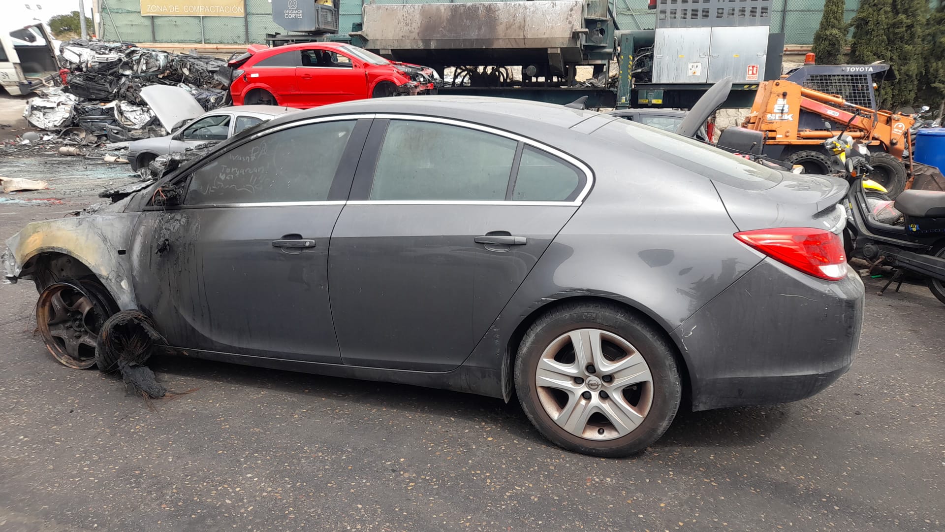 OPEL Insignia A (2008-2016) Задня ліва дверцята 13274122 18645842