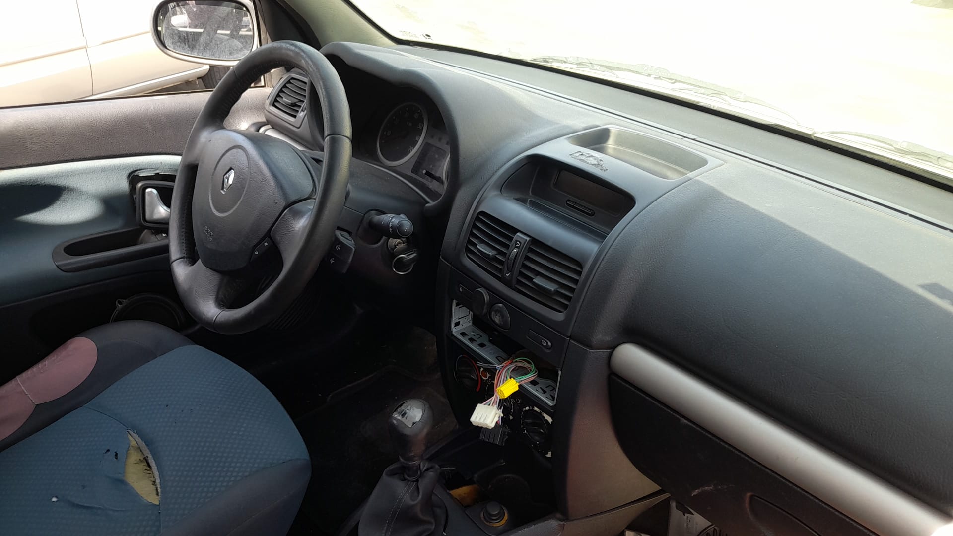 RENAULT Clio 2 generation (1998-2013) Передній бампер 7701475526 18614263