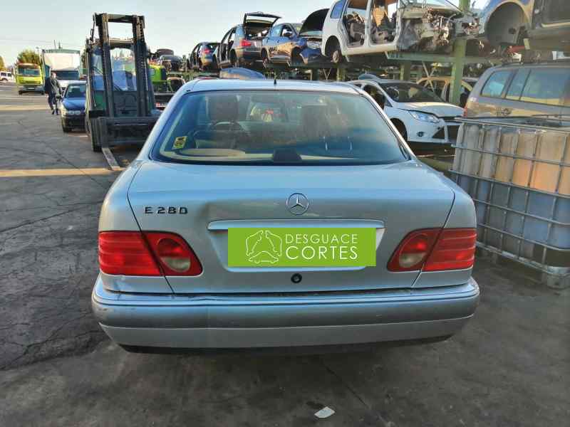 MERCEDES-BENZ E-Class W210 (1995-2002) Elülső ablaktörlő szerkezet A2108201542 18487600